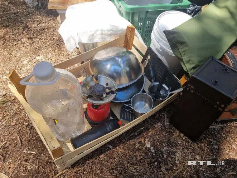 Ekipa RTL-a posjetila otok Jaz na kojem živi &scaron;vedska manekenka: Pogledajte koga i &scaron;to su prona&scaron;li