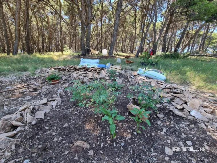 Ekipa RTL-a posjetila otok Jaz na kojem živi &scaron;vedska manekenka: Pogledajte koga i &scaron;to su prona&scaron;li