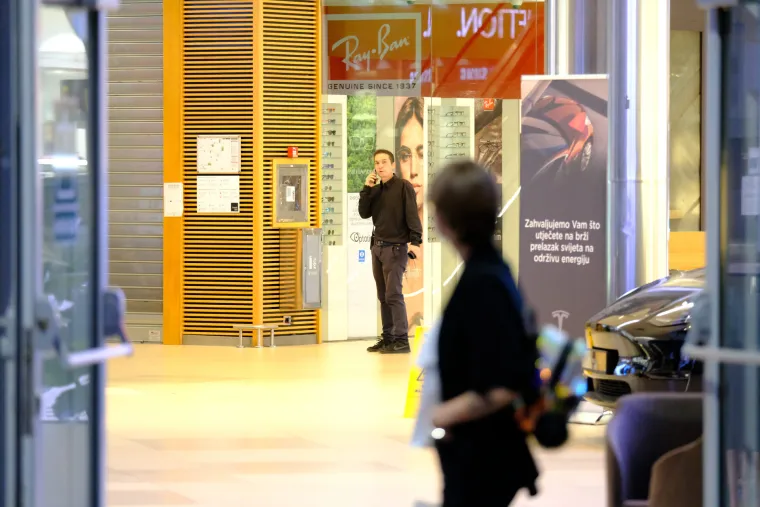 Zbog dojave o bombi evakuiran zagrebački trgovački centar. Pogledajte prizore iz Avenue Malla