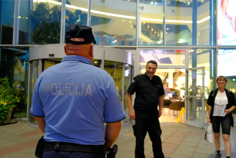 Zbog dojave o bombi evakuiran zagrebački trgovački centar. Pogledajte prizore iz Avenue Malla