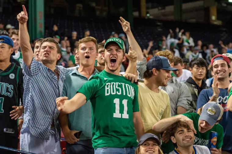 Spektakularne scene u Bostonu: Warriorsi iskoristili meč loptu i odnijeli titulu, Curry prvo ime finala