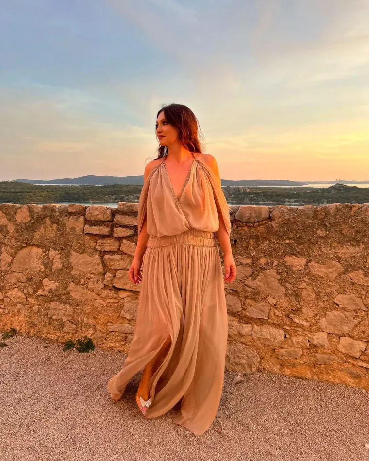 Nikad zgodnija Nina Badrić golicala ma&scaron;tu u izdanju na koje nisu ostale imune ni Jelena Rozga i Maja &Scaron;uput