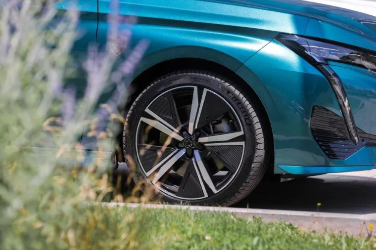 U kolovozu nam stiže zanimljiv karavan: Moći ćete birati između benzinca, dizela&scaron;a i hibrida, a znamo i koja će mu biti cijena