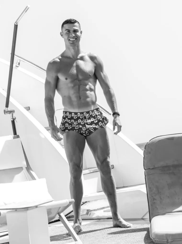 Jeste li skužili u &scaron;to se pretvorio Cristiano Ronaldo? Nekad je bio mr&scaron;avi tinejdžer, a na posljednjoj slici izgleda kao Hulk