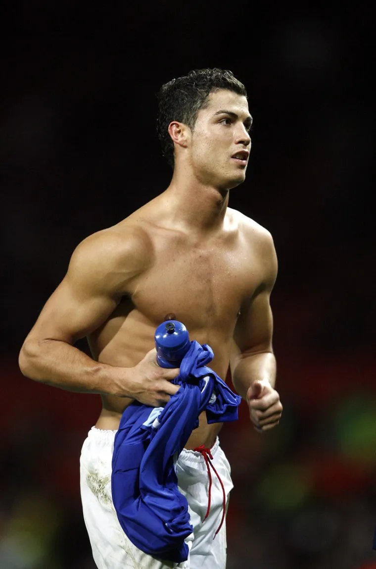 Jeste li skužili u &scaron;to se pretvorio Cristiano Ronaldo? Nekad je bio mr&scaron;avi tinejdžer, a na posljednjoj slici izgleda kao Hulk