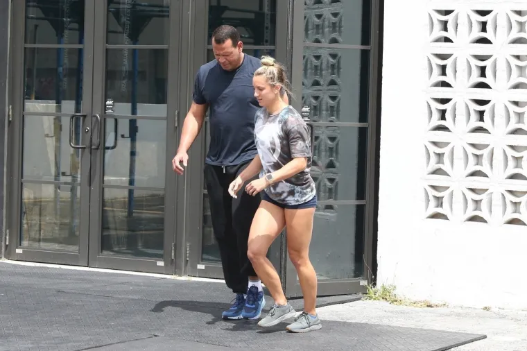 Podsjetimo, prije veze s Padgettom, Rodriguez je bio zaručen s Jennifer Lopez. Njih dvoje su prekinuli prošle godine, a Lopez se u travnju ponovno zaručila za svog bivšeg Bena Afflecka.