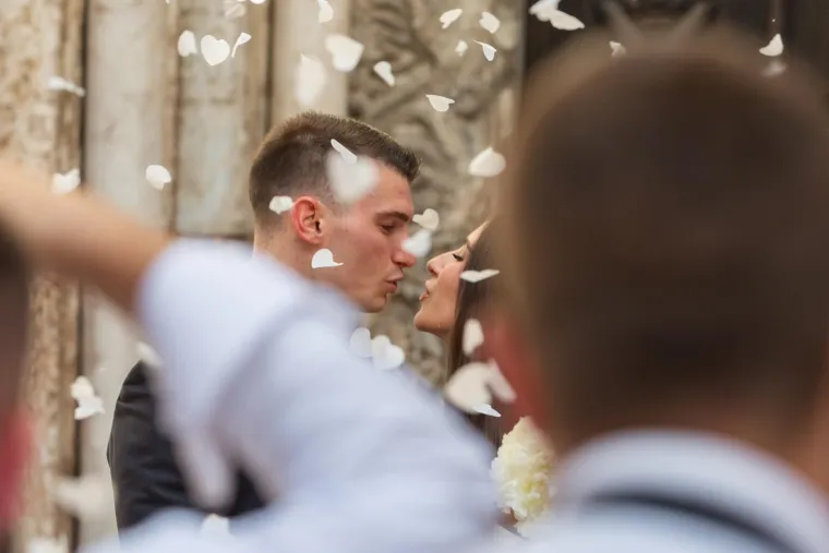 Dominik Livaković i Helena Matić izrekli sudbonosno 'da': Skupila se elita, mladenka blistala u vjenčanici s dubokim prorezom