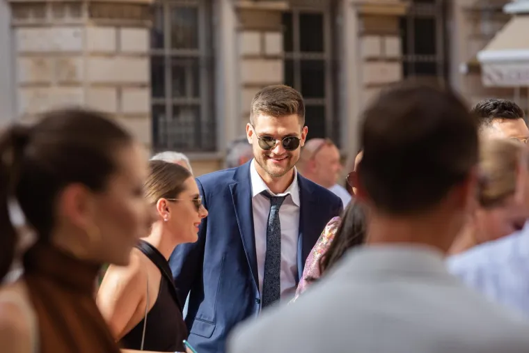 Dominik Livaković i Helena Matić izrekli sudbonosno 'da': Skupila se elita, mladenka blistala u vjenčanici s dubokim prorezom