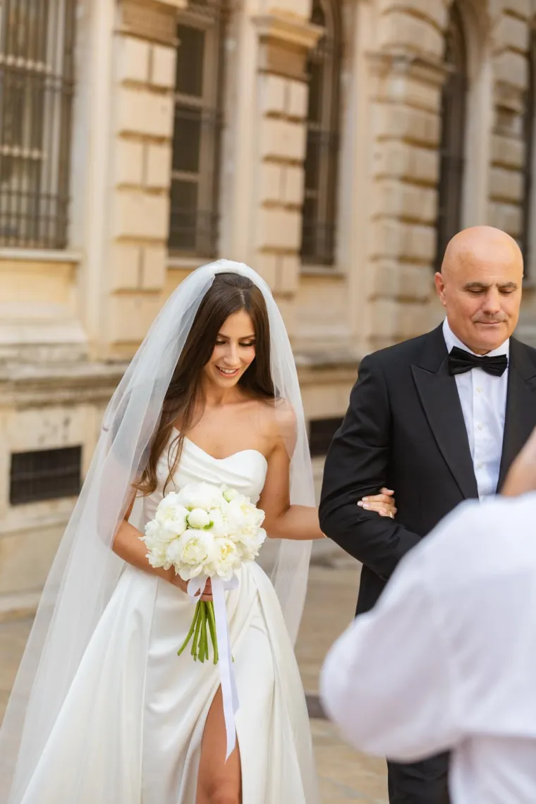 Dominik Livaković i Helena Matić izrekli sudbonosno 'da': Skupila se elita, mladenka blistala u vjenčanici s dubokim prorezom