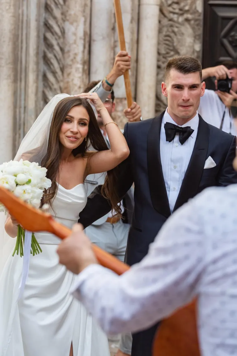 Dominik i Helena uplovili u bračnu luku: Uz mladence, u prvom planu bila je i moderna Livakovićeva mama