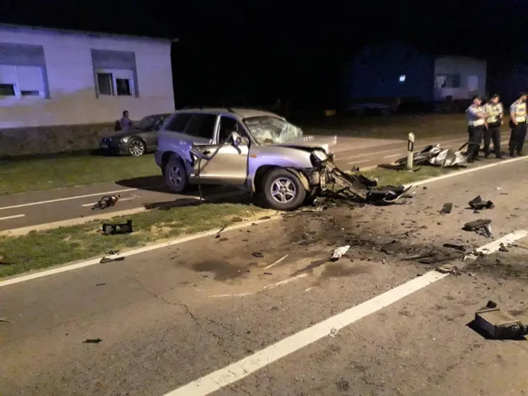 Teška prometna nesreća u Valpovu: Automobili potpuno smrskani, poginuo je muškarac