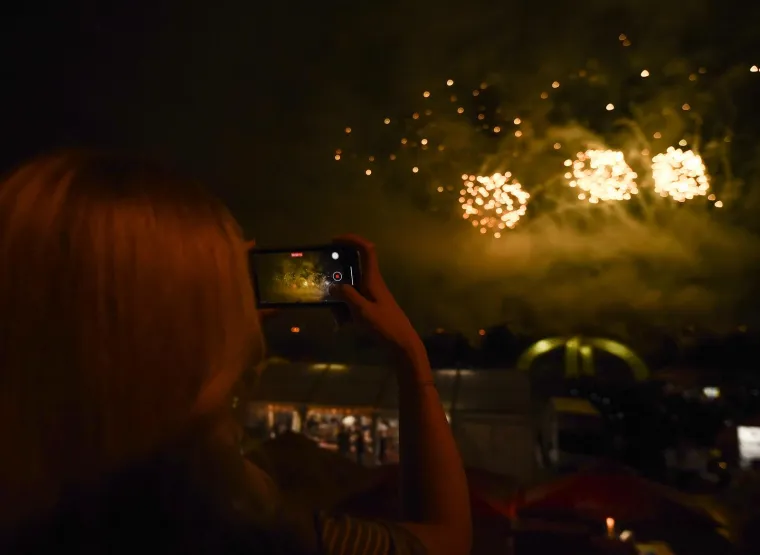 Festival boja i oblika na noćnom nebu iznad Zagreba: Raskošni vatromet bio je uvertira u ljeto