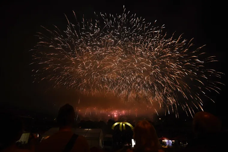 Festival boja i oblika na noćnom nebu iznad Zagreba: Rasko&scaron;ni vatromet bio je uvertira u ljeto