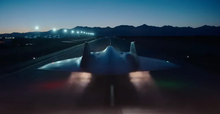 Za ljubitelje zrakoplovstva nalikuje jednom od najcjenjenijih zračnih vozila u povijesti, SR-71 Blackbird. 