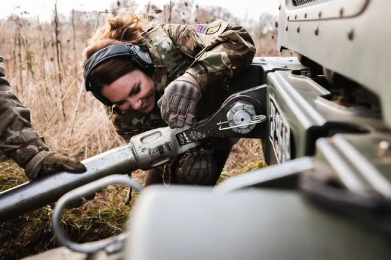 Dok je bila tamo, Kate je provela vrijeme sa 101. brigadom za operativno održavanje na aerodromu Abingdon kako bi vidjela kako se obučavaju novi pripadnici i osoblje. Kate je također sudjelovala u nekim vježbama te je provela vrijeme pričajući s osobljem o njihovim iskustvima u britanskoj vojsci.