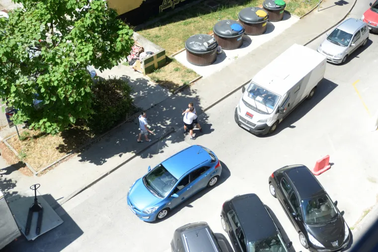 Vozači tankih živaca napravili kaos u Puli: Pogledajte tučnjavu zbog nepropisnog parkiranja