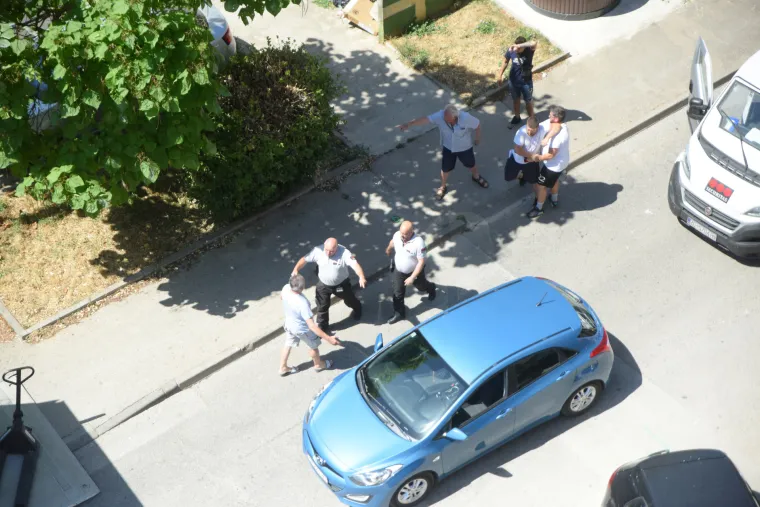 Vozači tankih živaca napravili kaos u Puli: Pogledajte tučnjavu zbog nepropisnog parkiranja