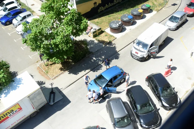Vozači tankih živaca napravili kaos u Puli: Pogledajte tučnjavu zbog nepropisnog parkiranja