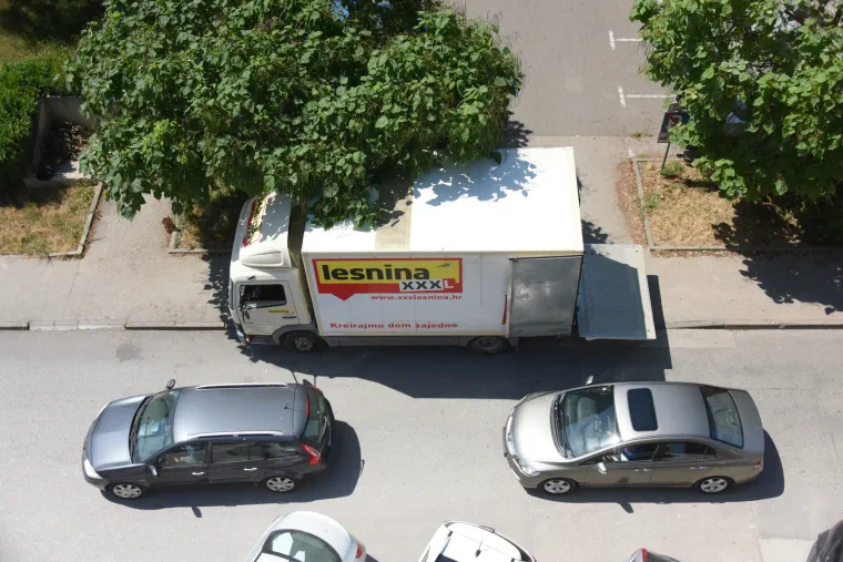 Vozači tankih živaca napravili kaos u Puli: Pogledajte tučnjavu zbog nepropisnog parkiranja