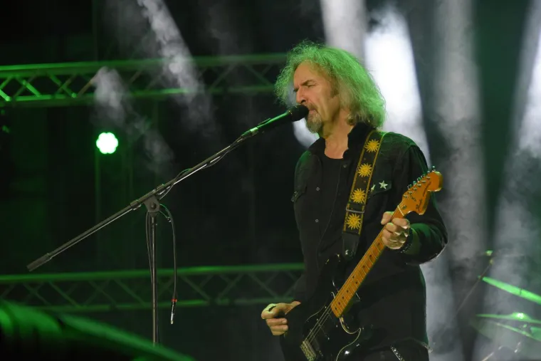 Parni Valjak održao fantastičan koncert u spomen pokojnom Akiju Rahimovskom u prepunoj pulskoj Areni