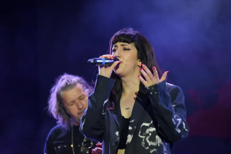 Parni Valjak održao fantastičan koncert u spomen pokojnom Akiju Rahimovskom u prepunoj pulskoj Areni