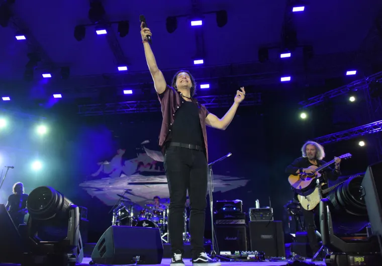 Parni Valjak održao fantastičan koncert u spomen pokojnom Akiju Rahimovskom u prepunoj pulskoj Areni