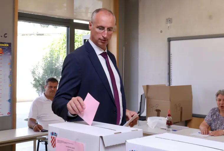 Splićani biraju novu gradsku vlast. Na birališta već izašli Kerum, Puljak, Đogaš, Matijević...