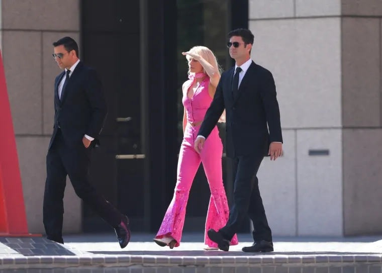Živa 'Barbie': Margot Robbie oduševila obožavatelje u svom prvom kostimu sa snimanja istoimenog filma