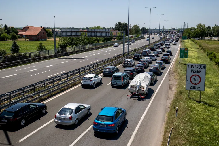 Desant na Jadran: I bez termometra po slikama s Lučkog znamo da je ljeto počelo