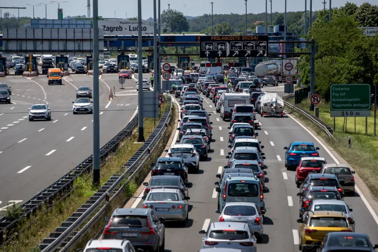 Desant na Jadran: I bez termometra po slikama s Lučkog znamo da je ljeto počelo