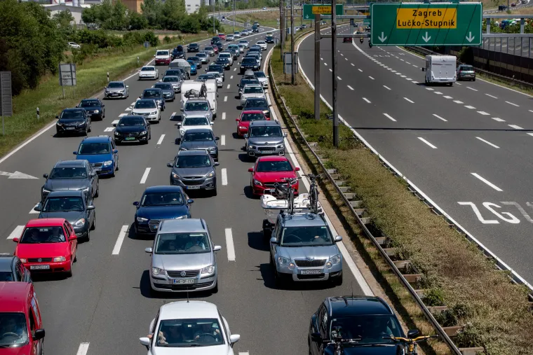 Desant na Jadran: I bez termometra po slikama s Lučkog znamo da je ljeto počelo