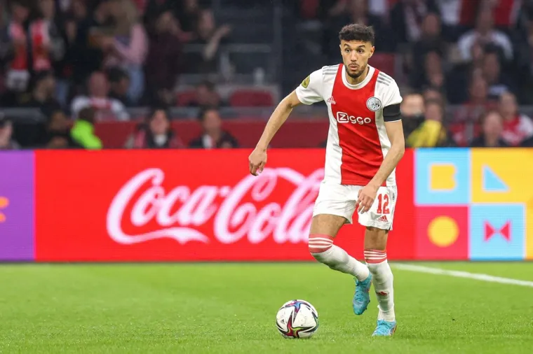 Desni bek: Noussair Mazraoui 
Prešao iz Ajaxa u Bayern besplatno
Tržišna vrijednost 20 milijuna eura