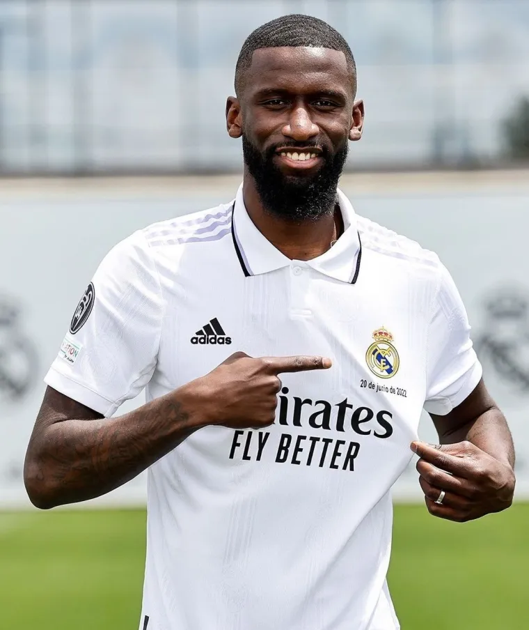 SREDNJI BRANIČ: ANTONIO RUDIGER

Prešao iz Chelseaja u Real Madrid besplatno 
Tržišna vrijednost: 35 milijuna eura 