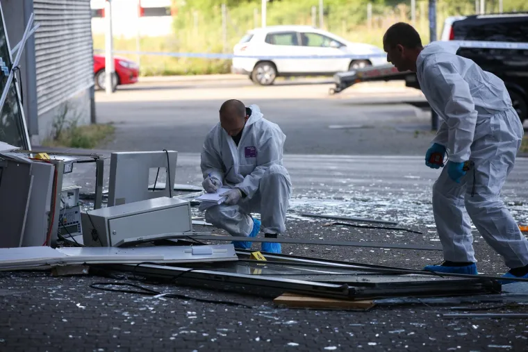 Raznesen bankomat u Sesvetama.