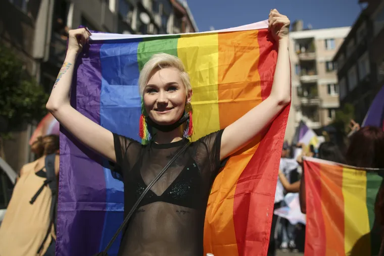 Turska policija blokirala održavanje Povorke ponosa. Pogledajte prizore s ulica Istanbula