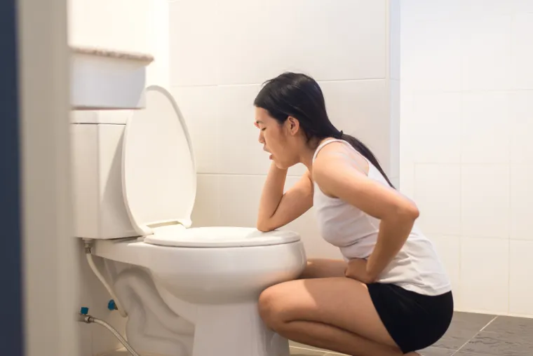 9. Mučnina: Mučnina je kasnije dodana na popis, ali se ističe  kako se može pojaviti i nakon cijepljenja. 