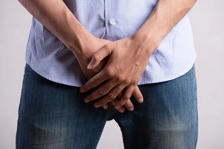 4. Možda može pomoći u liječenju prostatitisa:
Prostatitis je česta upala prostate, koja može biti uzrokovana bakterijskom infekcijom.
&quot;Simptomi uključuju sve, od peckanja kod mokrenja do boli s ejakulacijom, loš mlaz mokraće i nelagodu u perineumu iza skrotuma i ispred rektuma&quot;, kaže urolog  dr.  Danny Keiller. Dok su primarni tretman prostatitisa antibiotici, Keiller kaže da neki liječnici koriste masažu prostate kao metodu liječenja s pozitivnim rezultatima, iako ne postoje znanstvene studije koje bi to poduprle.
