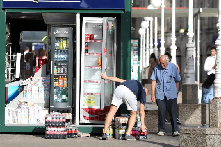 Hrvatska gori: U Karlovcu je 40&deg;, u Dubrovniku ljudi sjede razbacani po ulicama, a ovo je tek početak toplinskog vala