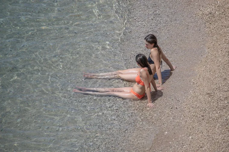 Hrvatska gori: U Karlovcu je 40&deg;, u Dubrovniku ljudi sjede razbacani po ulicama, a ovo je tek početak toplinskog vala