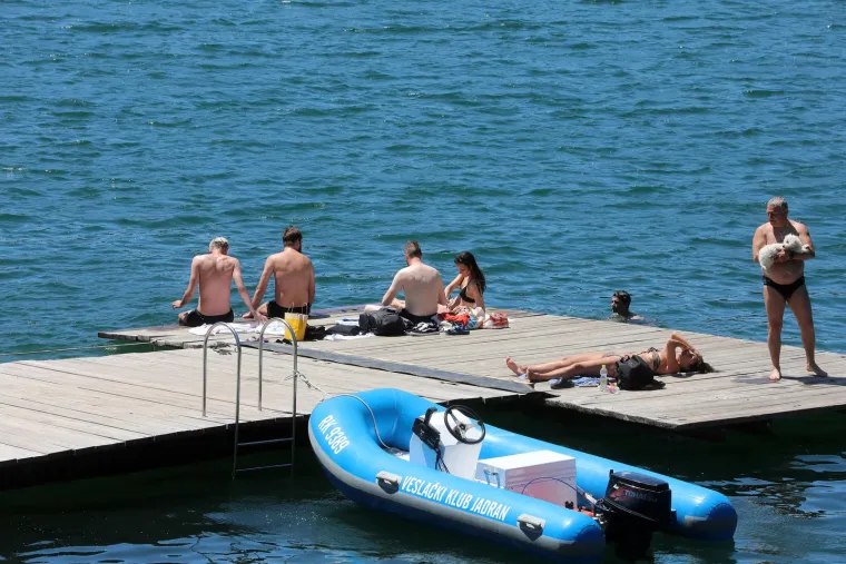Hrvatska gori: U Karlovcu je 40&deg;, u Dubrovniku ljudi sjede razbacani po ulicama, a ovo je tek početak toplinskog vala