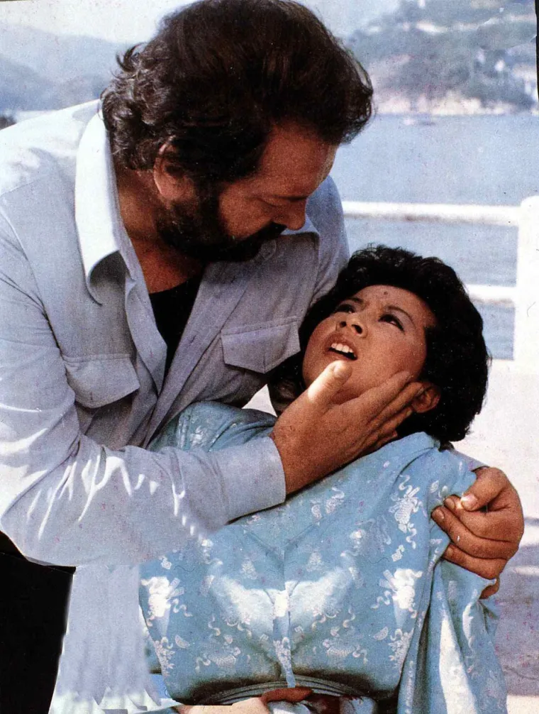 Iako je gotovo pola svog života posvetio filmu, tek je 2015. godine rodnom Napulju dobio odlikovanje i plaketu od gradonačelnika za svoju dugu i uspje&scaron;nu karijeru, te time postao i počasni građanin. 