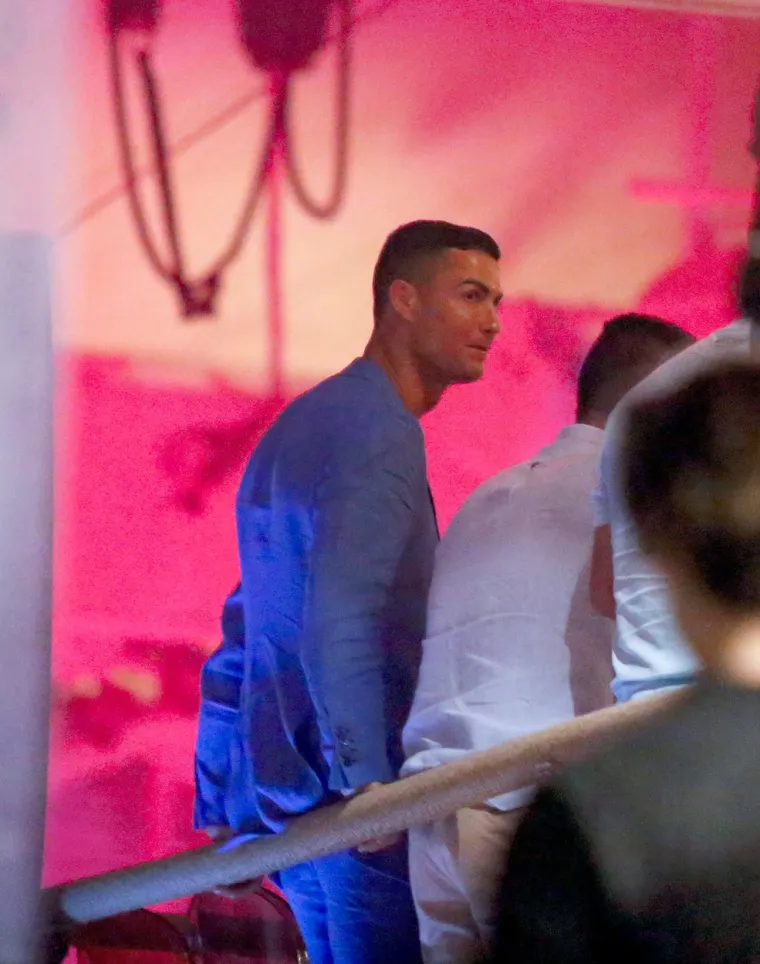 Cristiano i Georgina iza&scaron;li u provod: Sretnih lica uživali s prijateljima i poznanicima