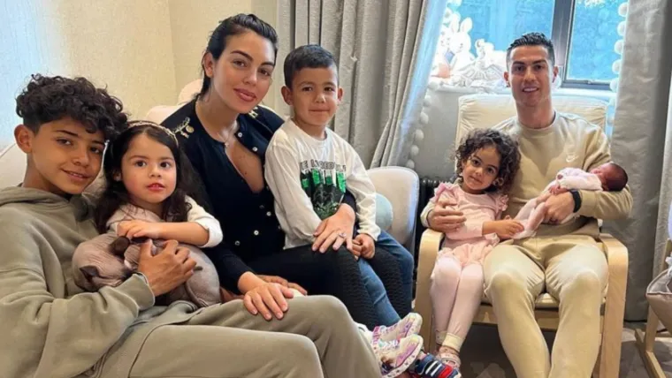 Cristiano i Georgina iza&scaron;li u provod: Sretnih lica uživali s prijateljima i poznanicima