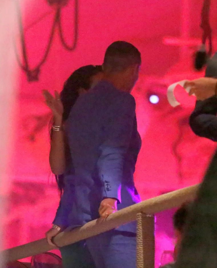Cristiano i Georgina pojavili se u klubu na poznatoj destinaciji na Mediteranu, nisu mogli skinuti ruke jedno s drugog