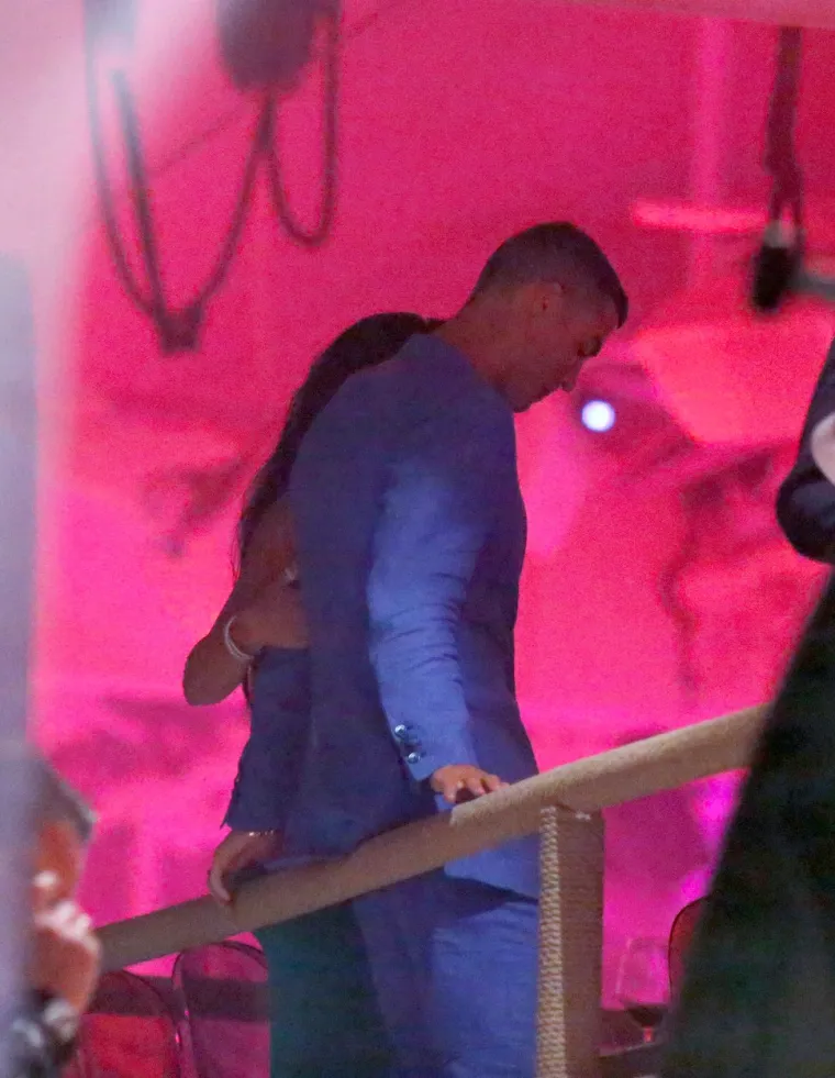 Cristiano i Georgina pojavili se u klubu na poznatoj destinaciji na Mediteranu, nisu mogli skinuti ruke jedno s drugog