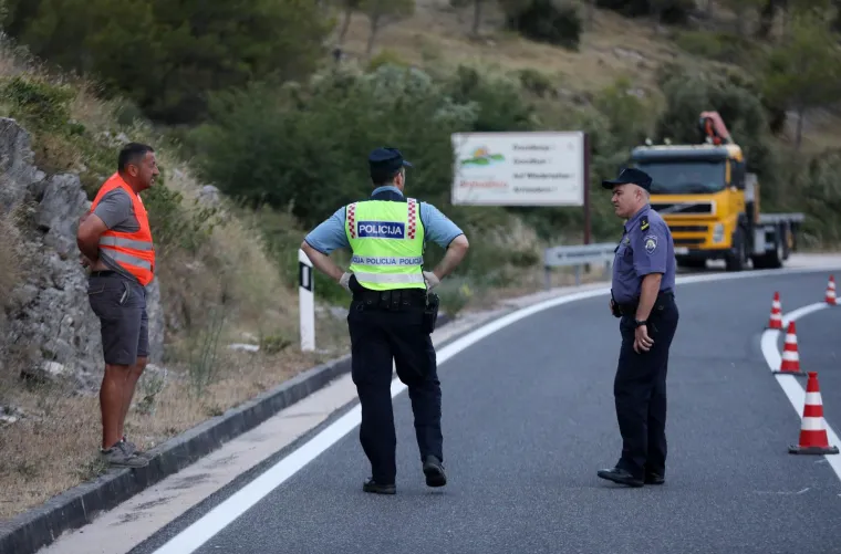 U teškoj prometnoj nesreći automobil sletio s ceste: Jedna osoba smrtno stradala