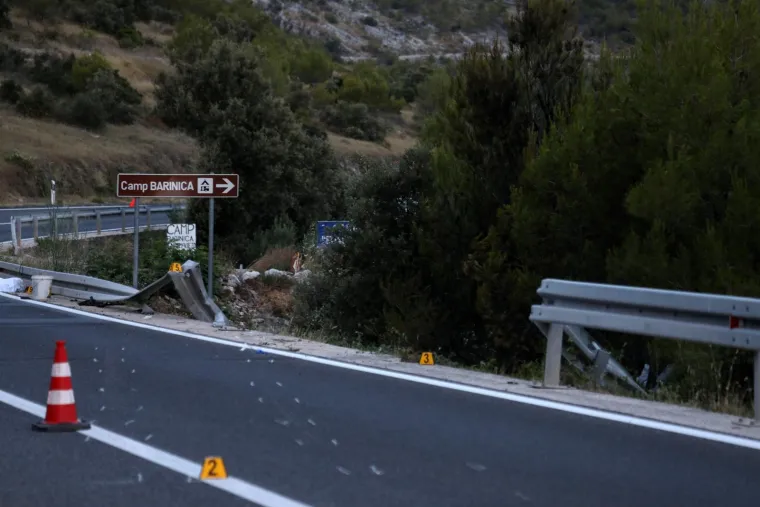 U teškoj prometnoj nesreći automobil sletio s ceste: Jedna osoba smrtno stradala
