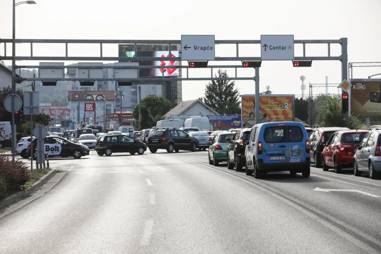 Zagrepčani ne gubite živce: Pogledajte kilometarske kolone sve do Gajnica zbog radova na pothodniku u &Scaron;korpikovoj ulici