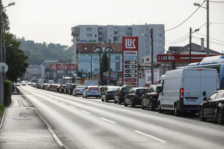 Zagrepčani ne gubite živce: Pogledajte kilometarske kolone sve do Gajnica zbog radova na pothodniku u &Scaron;korpikovoj ulici