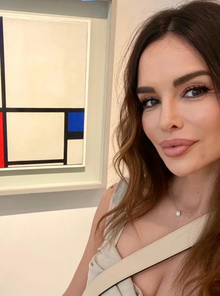 Tomislav Petrović Severinin je menadžer, ali i direktor u svim njenim tvrtkama. Najstarija od njih je Glazbeni program, osnovana 2010. godine, a glavna djelatnost firme je organizacija koncerata. 